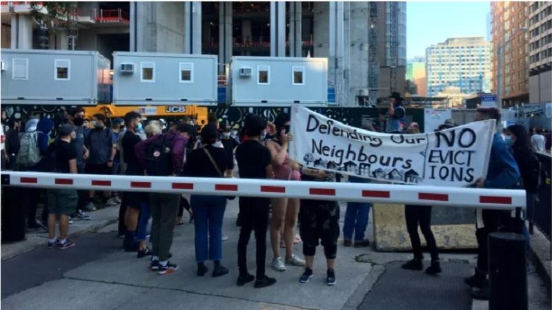 معترضان تورنتویی اجازه ندادند ماموران حکم تخلیه مستاجرین را در داون تاون اجرا نمایند